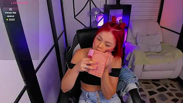 NahomiRichards  online show from September 12, 2025, 4:12 am