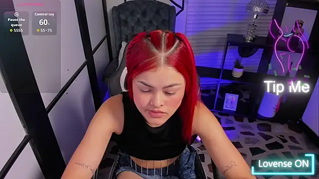 NahomiRichards  online show from September 28, 2025, 4:52 am