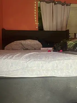 bearcub300 online show from September 24, 2025, 5:47 am