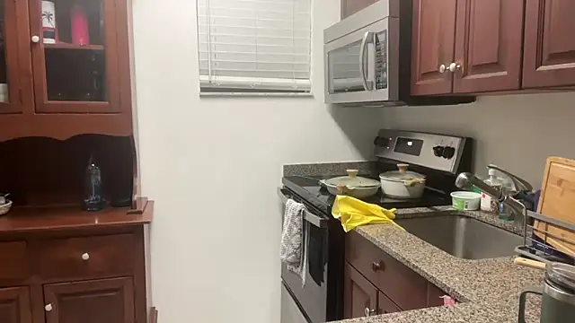 prettyykitty22 online show from November 11, 2025, 2:28 am