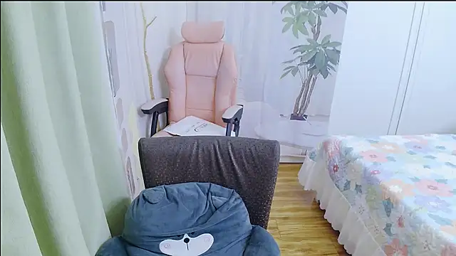 Winnie-01 online show from May 4, 2026, 12:52 pm