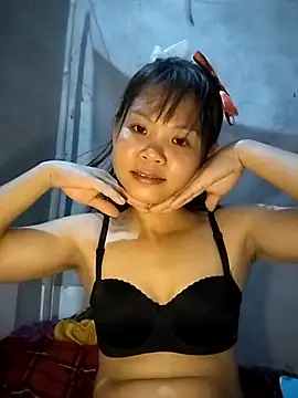 LinhNa999 online show from September 21, 2025, 12:43 pm