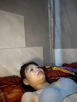 LinhNa999 online show from September 29, 2025, 12:55 pm