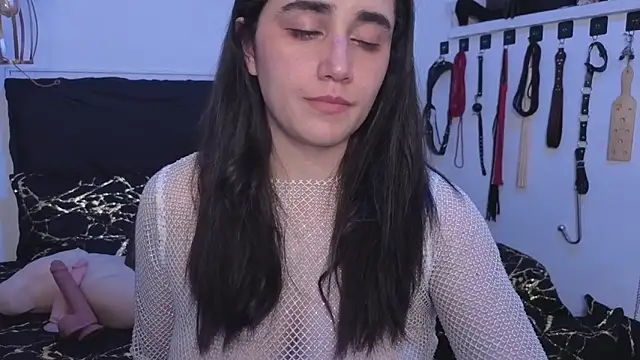 elowen halley1 online show from November 8, 2025, 9:51 pm