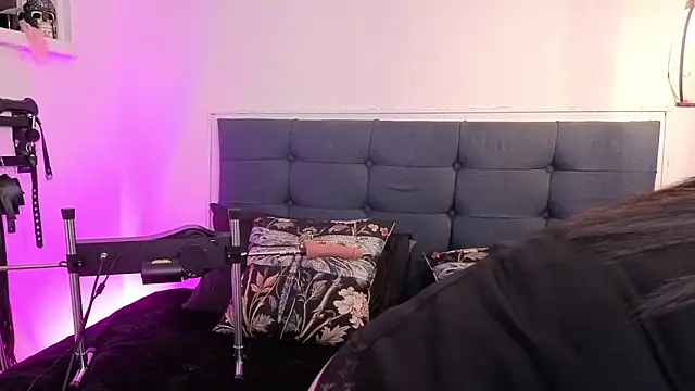 elowen halley1 online show from September 8, 2025, 7:24 pm