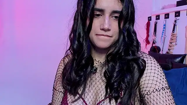 elowen halley1 online show from February 15, 2026, 7:35 pm