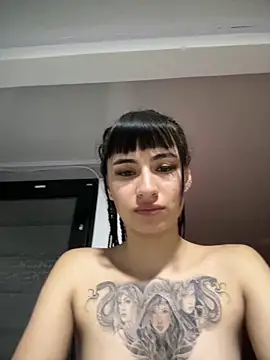 Snapshot of Alynn_Bri_ chatting on April 7, 2026, 12:34 am Alynn Bri online show from April 7, 2026, 12:34 am