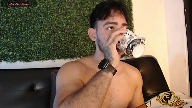 Snapshot of sam_ford_2 chatting on October 24, 2025, 11:37 pm sam ford 2 online show from October 24, 2025, 11:37 pm