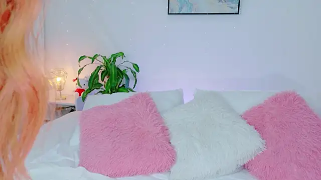 cuteezoe online show from March 10, 2026, 2:59 am