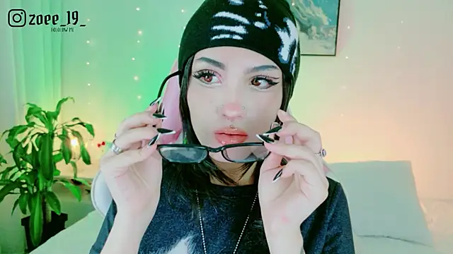 Snapshot of cuteezoe chatting on May 1, 2026, 4:06 am cuteezoe online show from May 1, 2026, 4:06 am