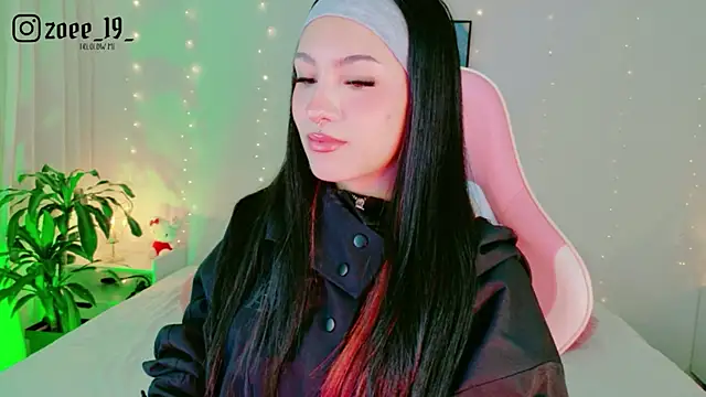 cuteezoe online show from March 24, 2026, 2:55 am