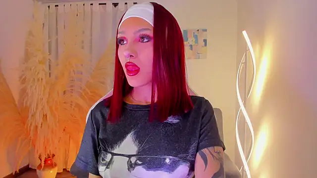 cuteezoe online show from November 12, 2025, 4:38 am