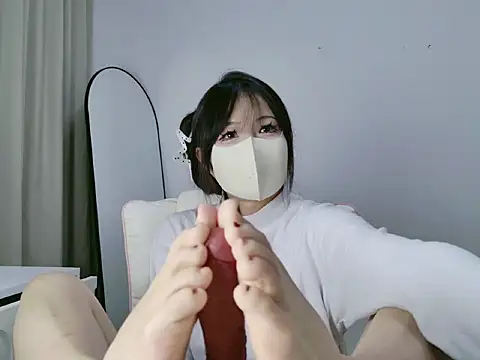 chuliancc1234 online show from November 24, 2025, 10:37 am