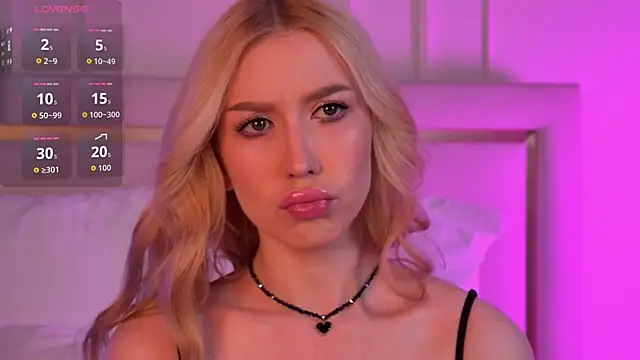 VelvetHell online show from October 22, 2025, 3:50 am