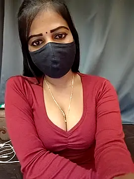 Misss-julli online show from November 13, 2025, 12:09 pm