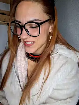 Snapshot of SlimBellaa chatting on October 18, 2025, 9:39 pm SlimBellaa online show from October 18, 2025, 9:39 pm