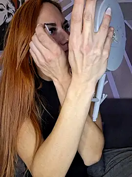 Snapshot of SlimBellaa chatting on November 8, 2025, 9:18 pm SlimBellaa online show from November 8, 2025, 9:18 pm