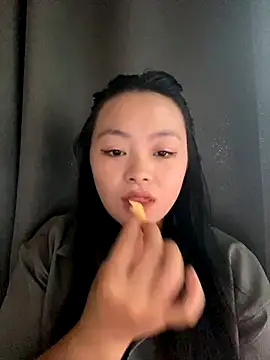 Snapshot of Julia-Elsa chatting on September 14, 2025, 6:03 am Julia-Elsa online show from September 14, 2025, 6:03 am