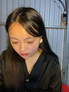 Snapshot of Julia-Elsa chatting on October 12, 2025, 5:25 pm Julia-Elsa online show from October 12, 2025, 5:25 pm