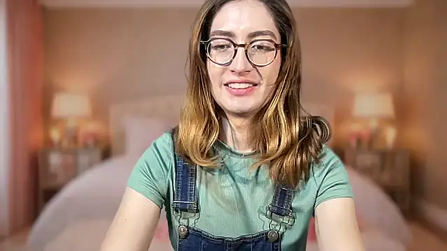 Snapshot of rousseblossom chatting on August 4, 2026, 12:04 am rousseblossom online show from August 4, 2026, 12:04 am