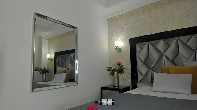 Layla Mackenzie online show from October 6, 2025, 2:46 am