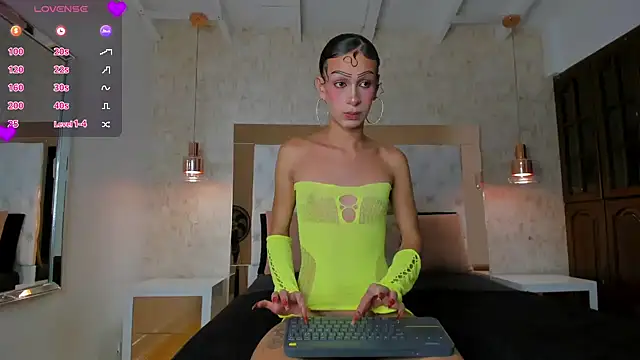 Layla Mackenzie online show from February 18, 2026, 6:00 am