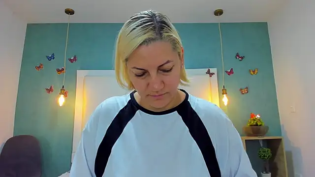 Snapshot of Heidy_milf chatting on October 8, 2025, 7:58 pm Heidy milf online show from October 8, 2025, 7:58 pm