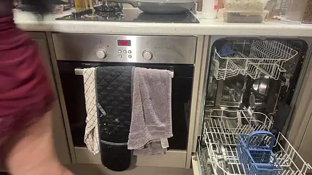 Snapshot of CelineLuxe chatting on November 7, 2025, 6:23 pm CelineLuxe online show from November 7, 2025, 6:23 pm