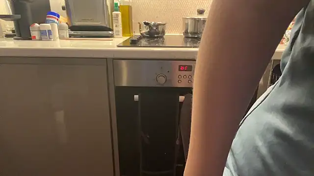 Snapshot of CelineLuxe chatting on October 2, 2025, 6:17 am CelineLuxe online show from October 2, 2025, 6:17 am