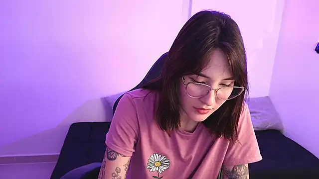 Yulienneg online show from November 20, 2025, 3:40 am