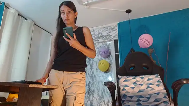 hanna mooreee online show from April 17, 2026, 6:33 pm