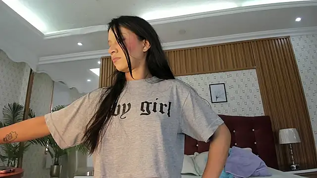 Snapshot of Sophie_Calloway chatting on February 24, 2026, 2:40 pm Sophie Calloway online show from February 24, 2026, 2:40 pm