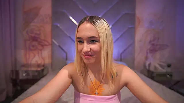 LilElfie online show from September 27, 2025, 1:17 pm