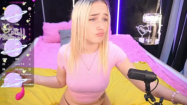 LilElfie online show from September 16, 2025, 1:12 pm