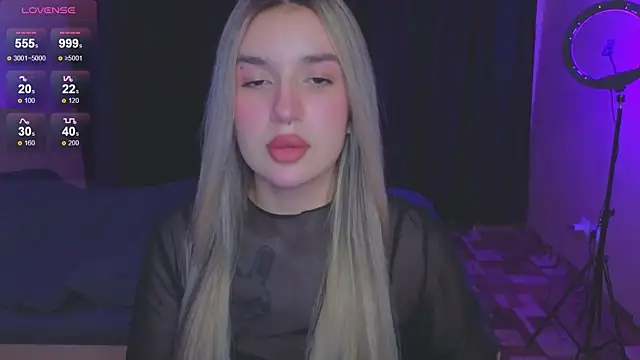 RoxyChill online show from September 13, 2025, 8:31 pm