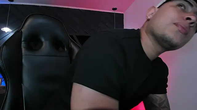 Snapshot of marco_garciia_ chatting on February 18, 2026, 11:12 pm marco garciia online show from February 18, 2026, 11:12 pm