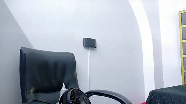 yorbymaxx online show from December 2, 2025, 2:08 pm