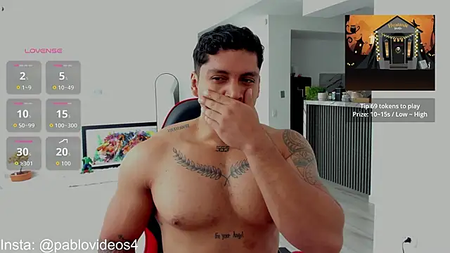 Nicolasmontoya16 online show from October 3, 2025, 3:46 pm