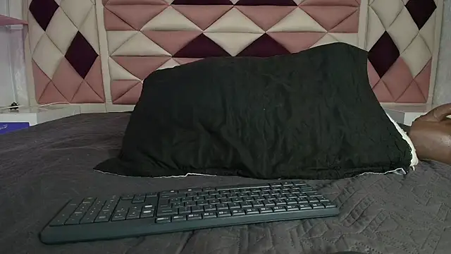 valecastro  online show from September 15, 2025, 7:14 pm