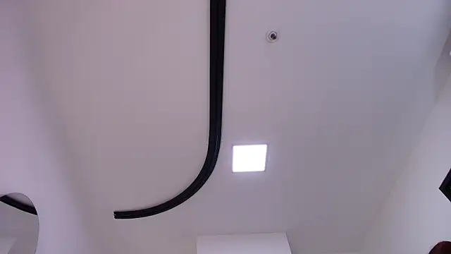 valecastro  online show from November 24, 2025, 7:14 pm