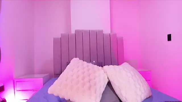 valecastro  online show from November 29, 2025, 7:58 pm