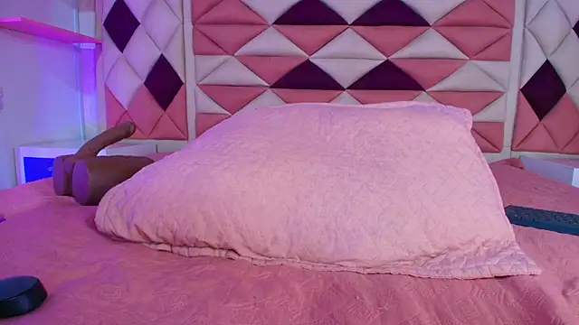 valecastro  online show from September 26, 2025, 7:21 pm