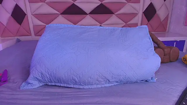 valecastro  online show from September 8, 2025, 7:13 pm