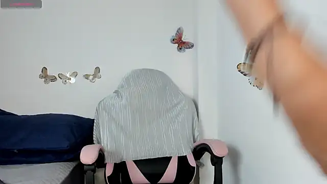 mari-ross online show from December 17, 2025, 2:27 am