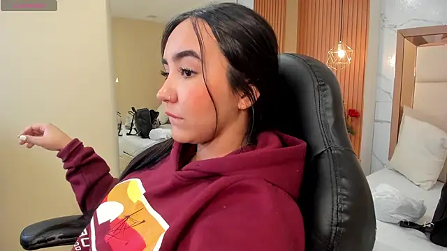 julieta rosee online show from December 1, 2025, 10:10 pm