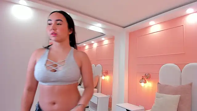 julieta rosee online show from October 3, 2025, 9:49 pm