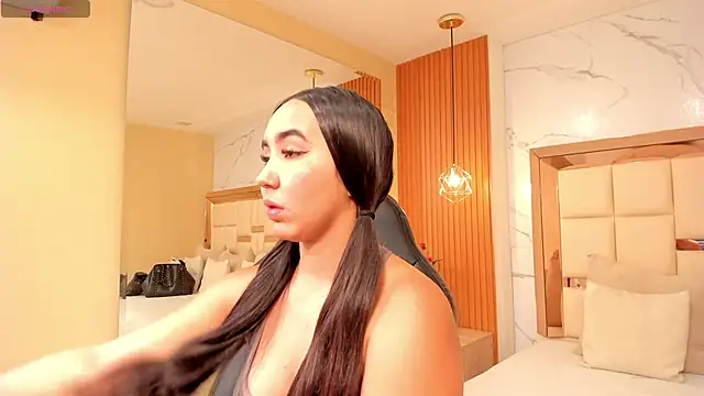 julieta rosee online show from April 16, 2026, 11:18 pm