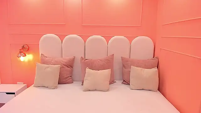 julieta rosee online show from September 23, 2025, 9:44 pm