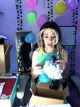 Purple2StayThnxx online show from October 4, 2025, 12:23 am