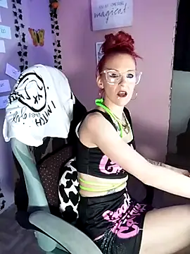 Purple2StayThnxx online show from November 17, 2025, 2:26 am